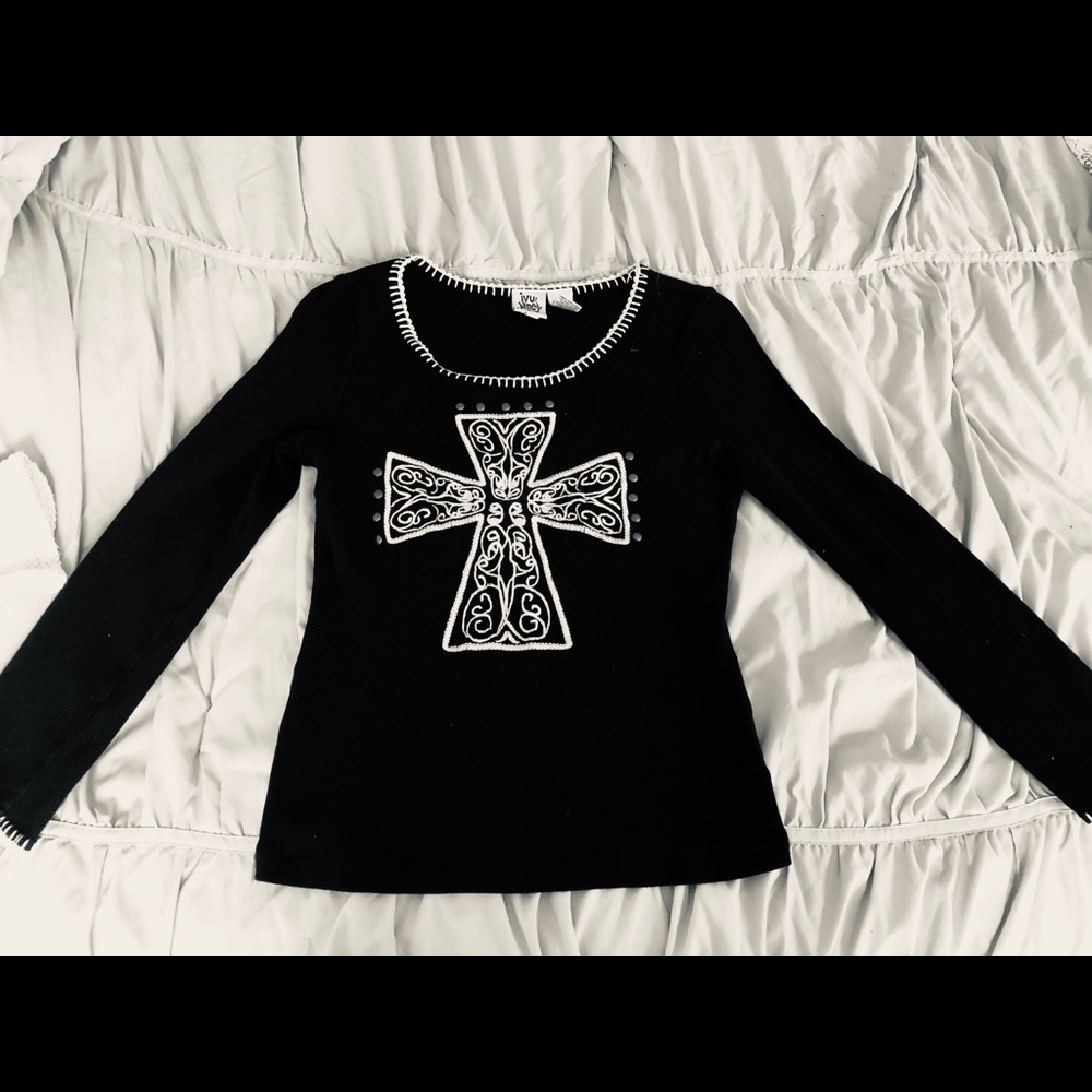 Black &White Top w/cross & white stitching Sz L